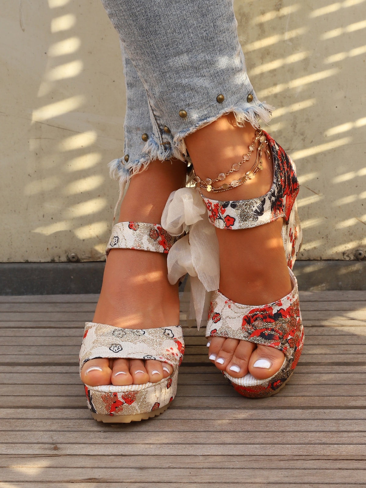 Fahionable  Bow Decor Floral Pattern Bow Decor Ankle Strap Wedge Sandals