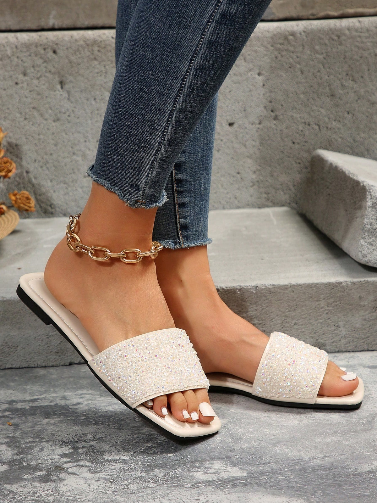Women's Flat Sandals Plus Size Summer Beach Slippers With Rhinestone Decoration